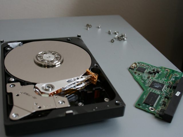 Festplatte kaputt? Handy ins Wasser gefallen? Daten weg?